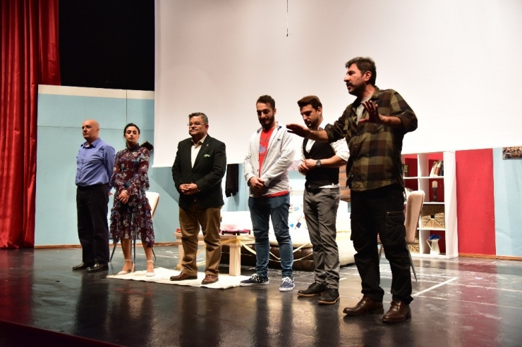 Milli Halterci Naim Süleymanoğlu, Bilecik’te Tiyatro Sahnesinde Anıldı