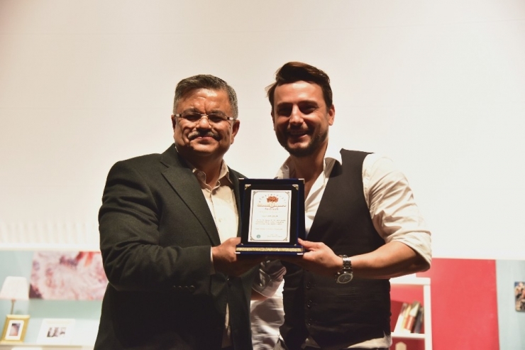 Milli Halterci Naim Süleymanoğlu, Bilecik’te Tiyatro Sahnesinde Anıldı