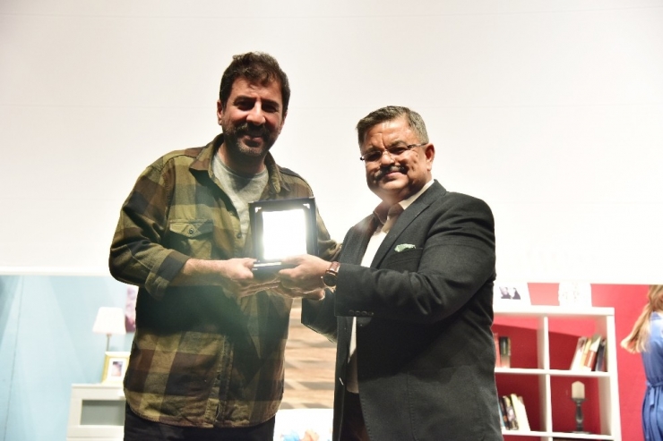 Milli Halterci Naim Süleymanoğlu, Bilecik’te Tiyatro Sahnesinde Anıldı