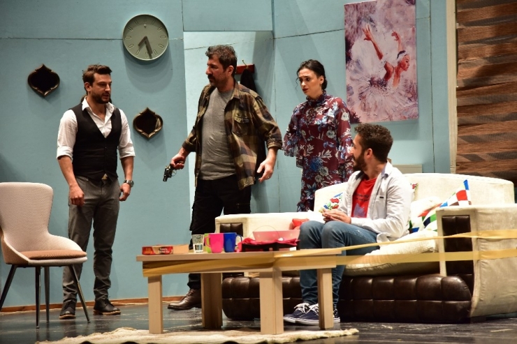 Milli Halterci Naim Süleymanoğlu, Bilecik’te Tiyatro Sahnesinde Anıldı