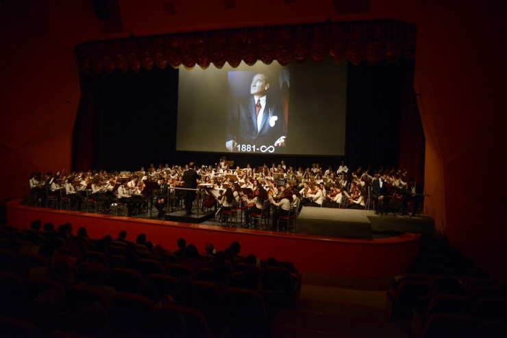 Atatük Ve Cumhuriyet İçin Sahneye Çıktılar