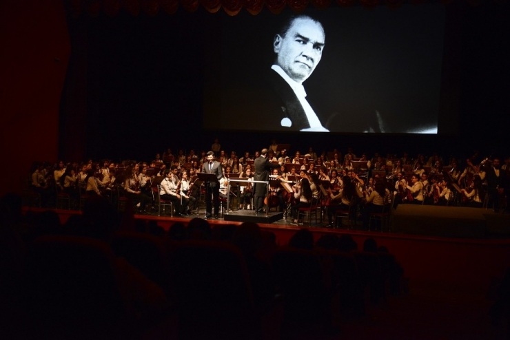 Atatük Ve Cumhuriyet İçin Sahneye Çıktılar