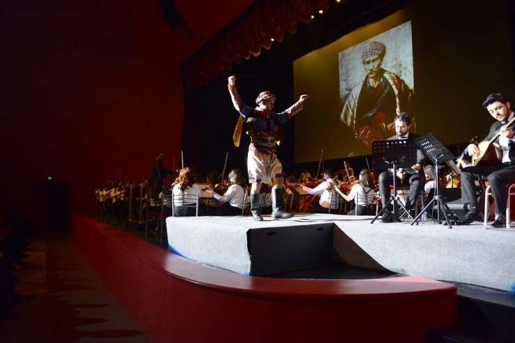 Atatük Ve Cumhuriyet İçin Sahneye Çıktılar