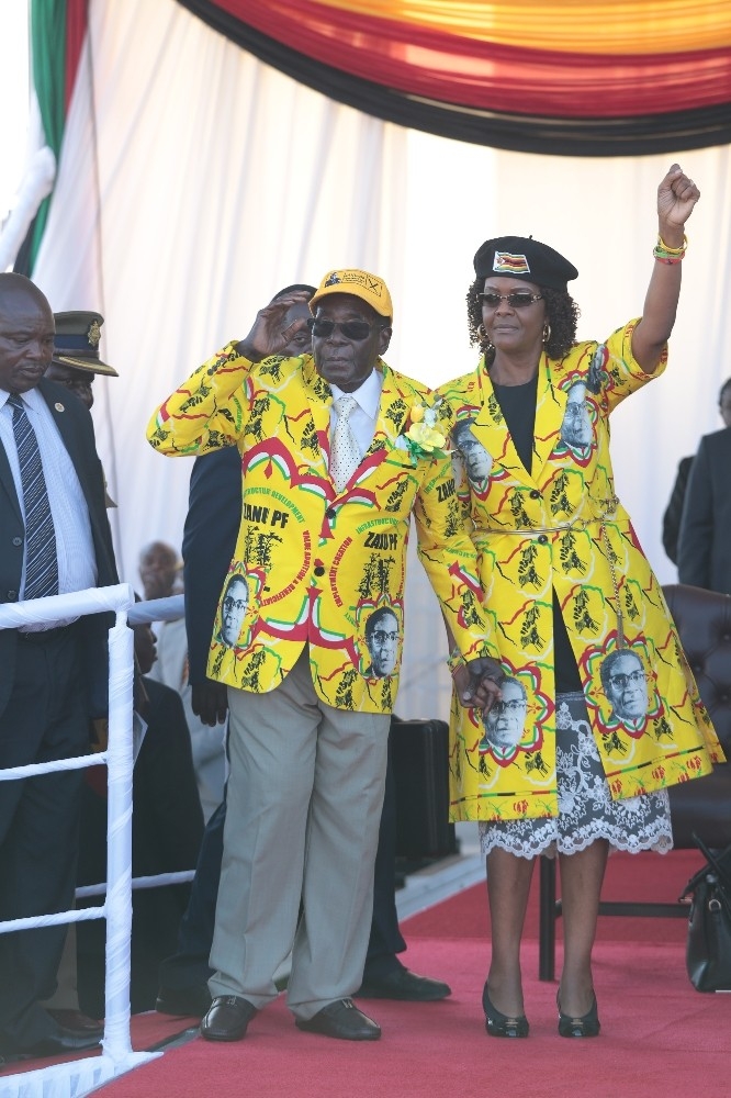 Zimbabve Devlet Başkanı Mugabe Parti Liderliğinden Alındı