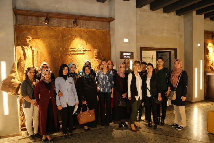 Annelere Aile İçi İletişim Anlatıldı