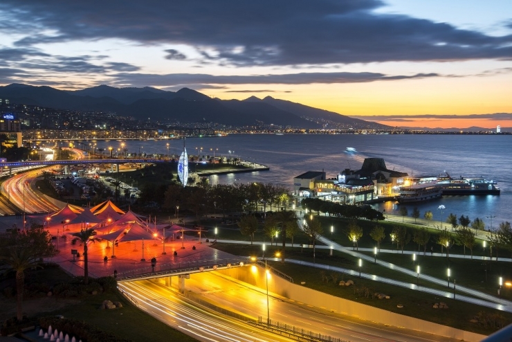 Fitch’in Yeni Raporuyla İzmir Zirvedeki Yerini Korudu