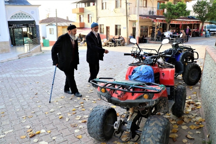 İhtiyar Delikanlıların Atv Keyfi Gençlere Taş Çıkarıyor