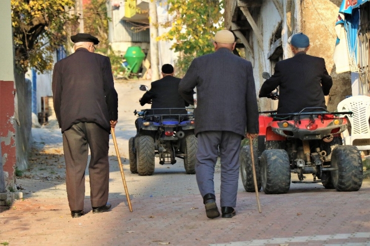 İhtiyar Delikanlıların Atv Keyfi Gençlere Taş Çıkarıyor