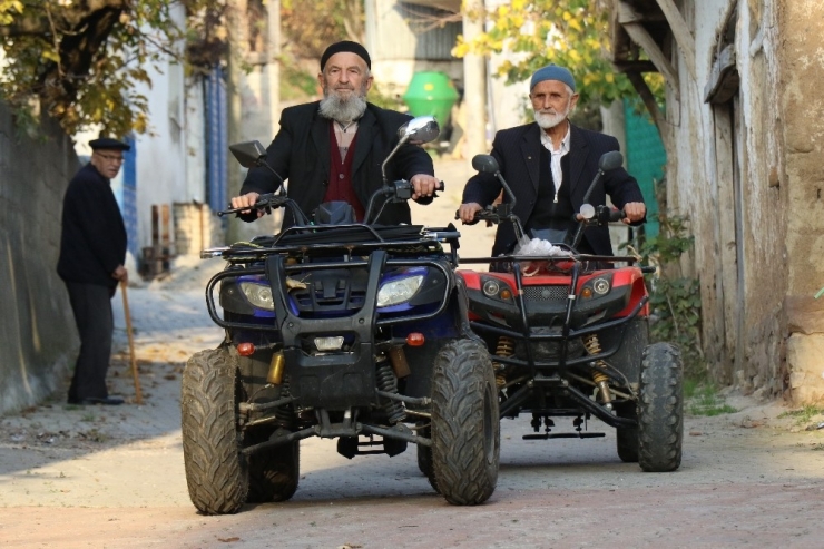 İhtiyar Delikanlıların Atv Keyfi Gençlere Taş Çıkarıyor