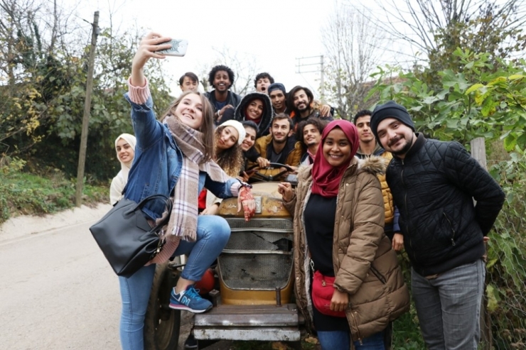 Uluslararası Öğrenciler Avluburun İlkokulu’nu Ziyaret Ettiler