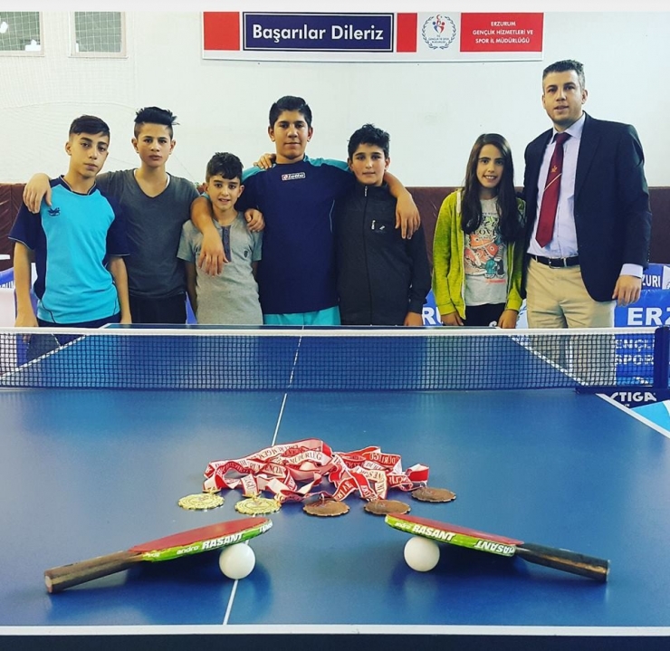 Masa Tenisinde Öğretmenleri İçin Yarıştılar