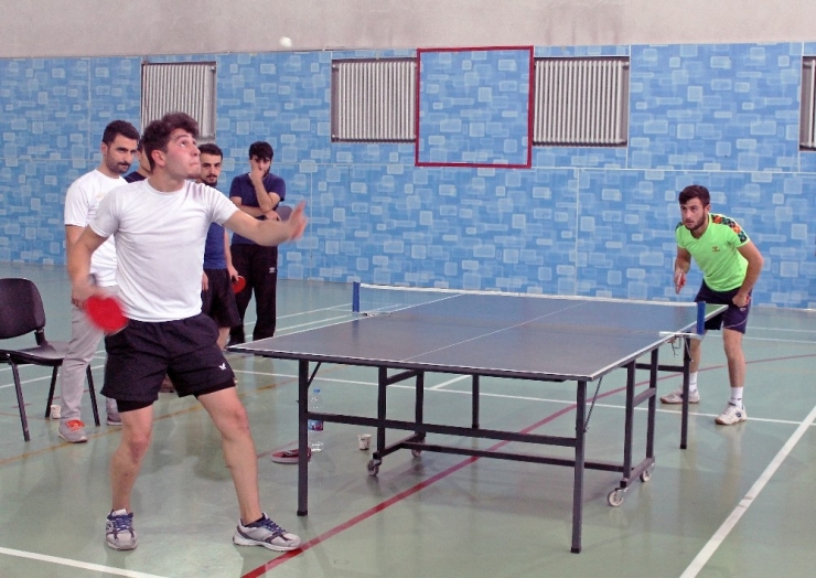 Öğrenciler, ‘Genç Hareket’ Masa Tenisi Turnuvasında Buluştu
