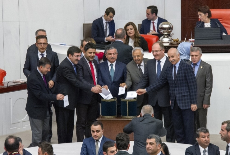 Tbmm Başkanlık Seçiminde Üçüncü Tur Oylamaya Geçildi