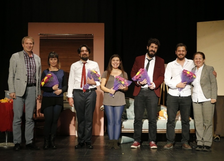 Kadına Şiddet Konak Sahnesinde