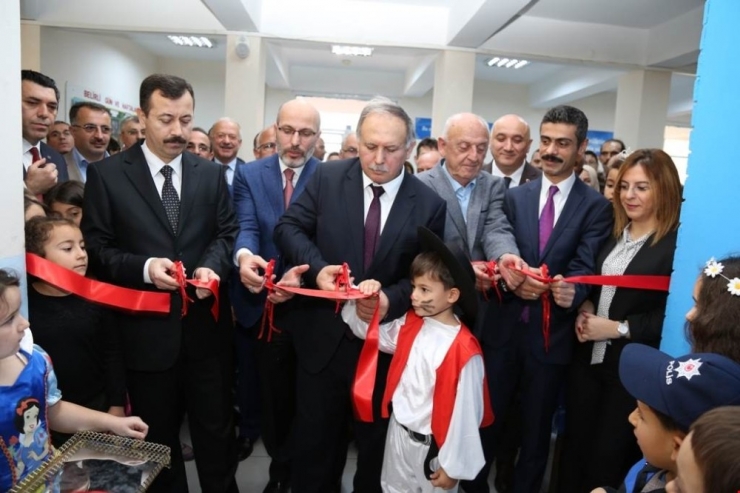 Hopa’da ’Z-kütüphane İle Özel Eğitim Sınıfı’ Hizmete Açıldı