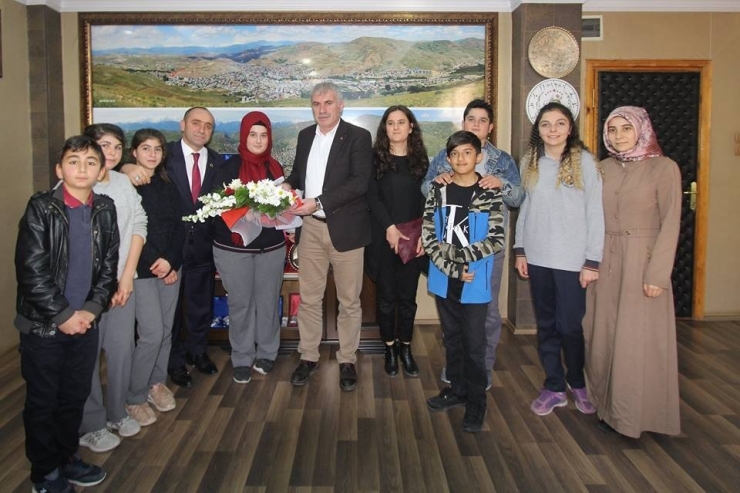 Yetim Öğrencilerden Başkan Memiş’e Ziyaret