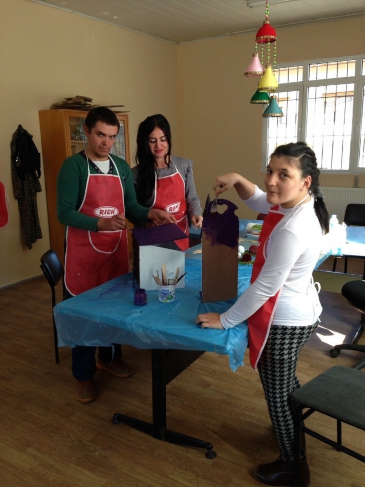 Engellilere Ahşap Süsleme Kursu