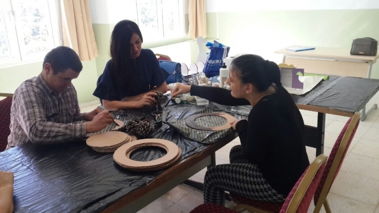 Engellilere Ahşap Süsleme Kursu