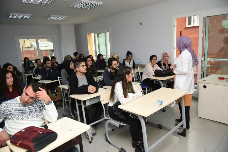 Bin 500 Öğrenciye Ücretsiz Üniversiteye Hazırlık Kursu