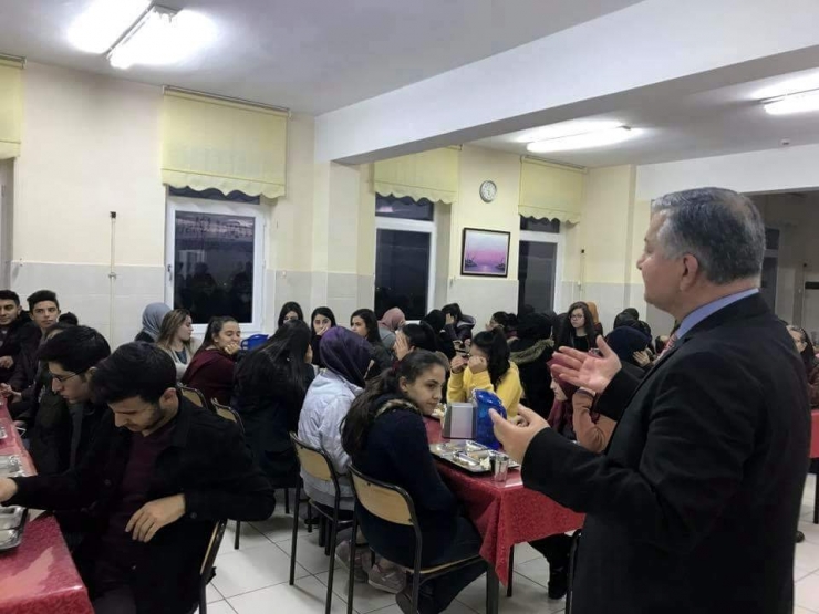 Develi Kaymakamı Duru, Öğrenci Yurdunu Ziyaret Etti