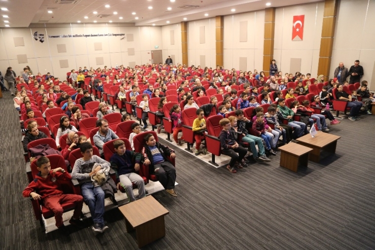 Miniklere Erdemli Ve Çalışkan Olmak ’Asterix Ve Oburix’ İle Öğütlendi