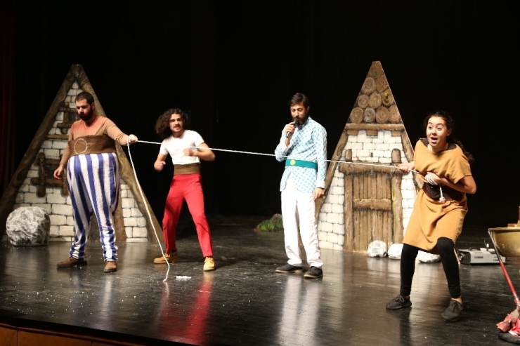 Miniklere Erdemli Ve Çalışkan Olmak ’Asterix Ve Oburix’ İle Öğütlendi