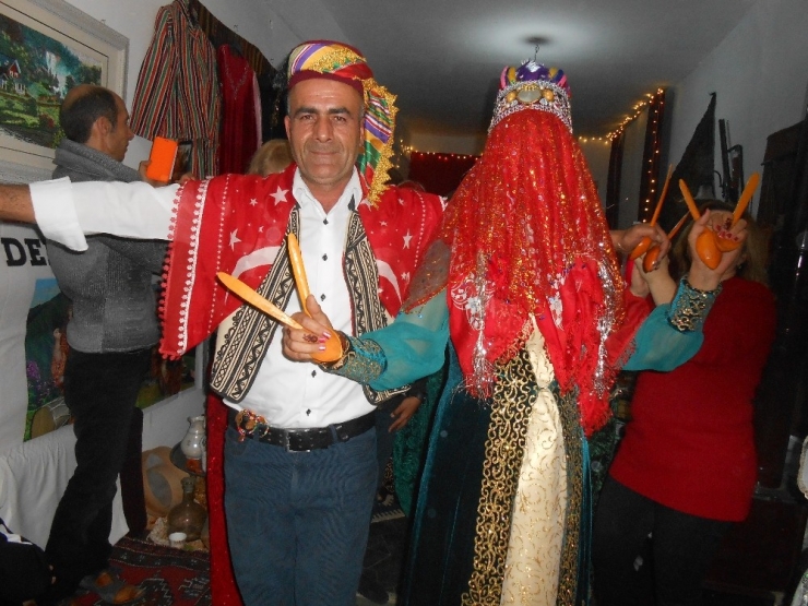 Türkmen Usulü ‘’Görücü Usulü Kız İsteme’’ Oyununu Sahnelediler