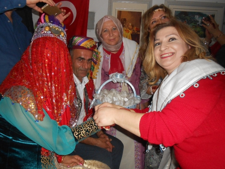 Türkmen Usulü ‘’Görücü Usulü Kız İsteme’’ Oyununu Sahnelediler