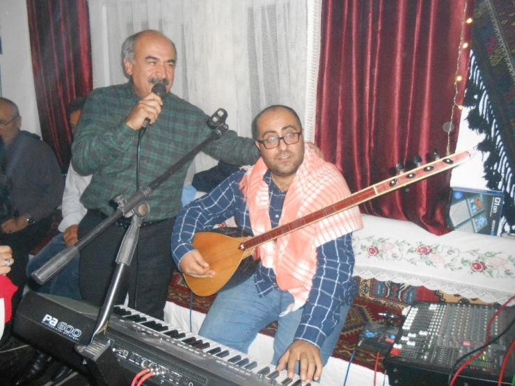 Türkmen Usulü ‘’Görücü Usulü Kız İsteme’’ Oyununu Sahnelediler