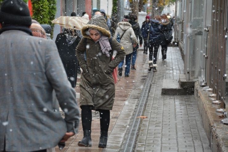 Eskişehir Kent Merkezi De Kara ’Merhaba’ Dedi