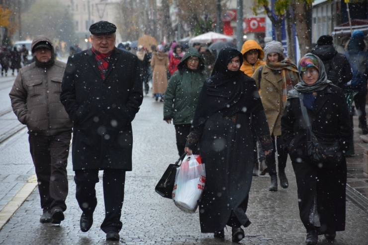 Eskişehir Kent Merkezi De Kara ’Merhaba’ Dedi