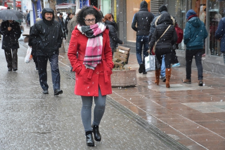 Eskişehir Kent Merkezi De Kara ’Merhaba’ Dedi