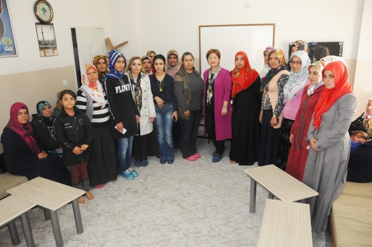 Kadınlara Doğru İlaç Kullanımı Anlatıldı