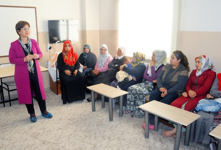 Kadınlara Doğru İlaç Kullanımı Anlatıldı