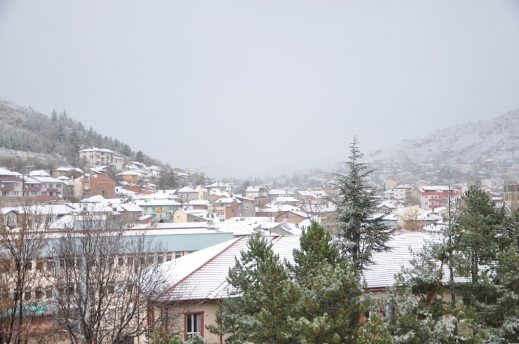 Bozüyük’e Mevsimin İlk Karı Yağdı