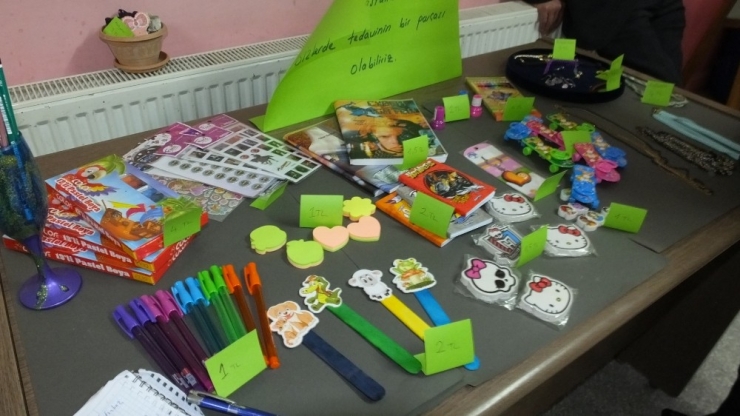 Öğrenciler Lösemili Çocuklar Yararına Satış Yaptılar