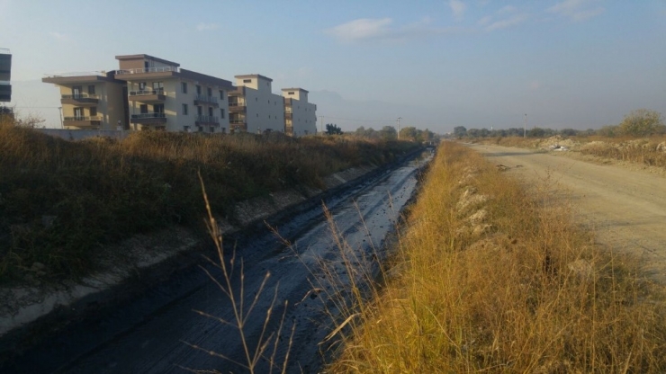 Karaali Mahallesinde 5 Kilometrelik Dere Temizlik Çalışması