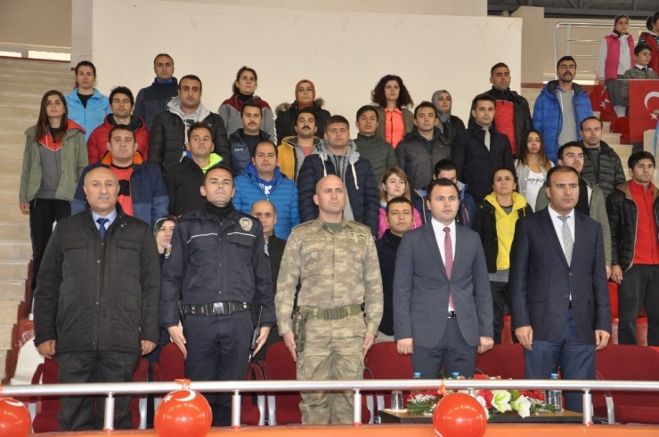 Bulanık Belediyesinden Okullara Spor Malzemesi Desteği