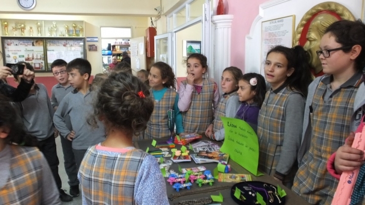 Öğrenciler Lösemili Çocuklar Yararına Satış Yaptılar