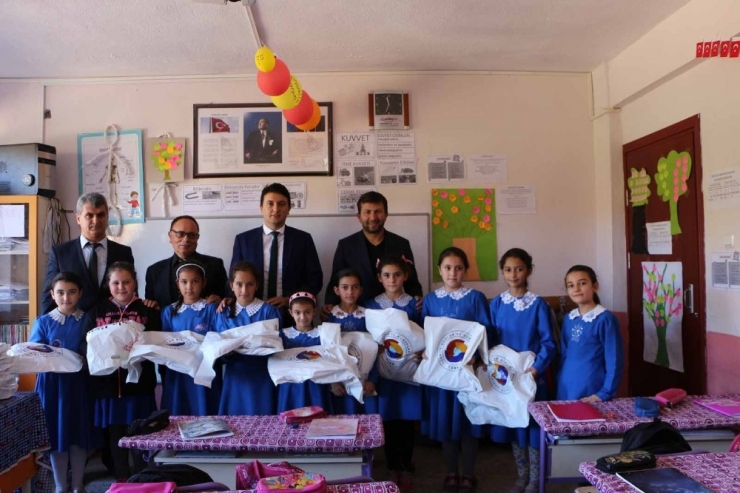İlkokul Öğrencilerine Eşofman