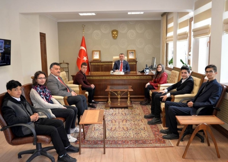 Vali Büyükakın’dan Çocuklara Tam Destek