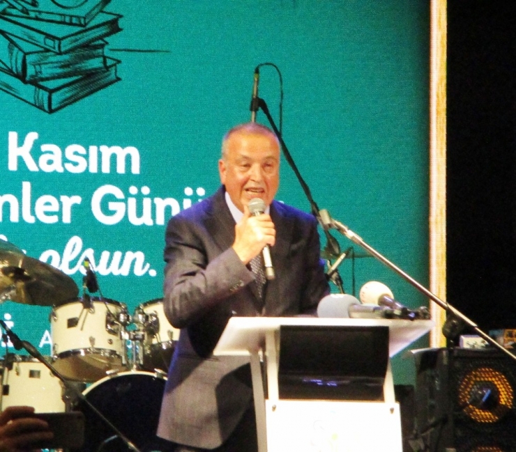 Chp Genel Başkanı Kılıçdaroğlu, Ataşehir’de Öğretmenlerle Bir Araya Geldi
