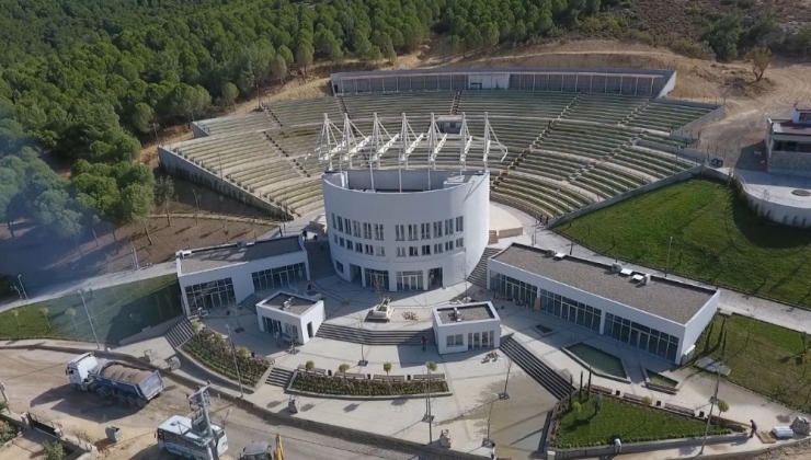 Büyükşehir’den Burhaniye’ye 5 Bin Kişilik Amfitiyatro