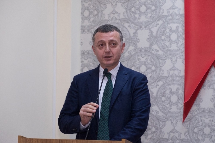 Vali Büyükakın, Öğrencilerle Bir Araya Geldi