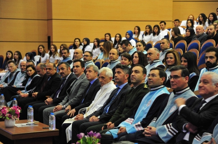 Diş Hekimliği Fakültesi Önlük Giydi