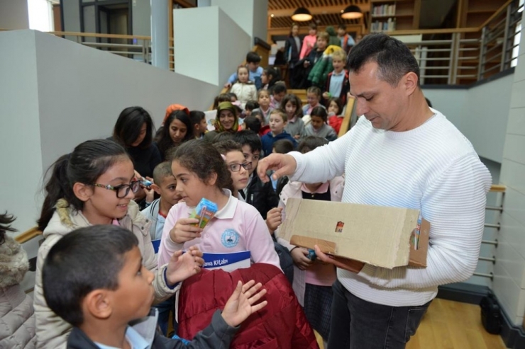 Yeni Kütüphanenin İlk Ziyaretçileri Çarşamba Türkan Dereli İlkokulu Oldu