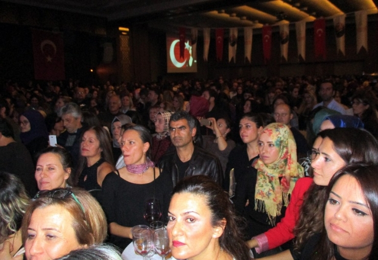 Chp Genel Başkanı Kılıçdaroğlu, Ataşehir’de Öğretmenlerle Bir Araya Geldi