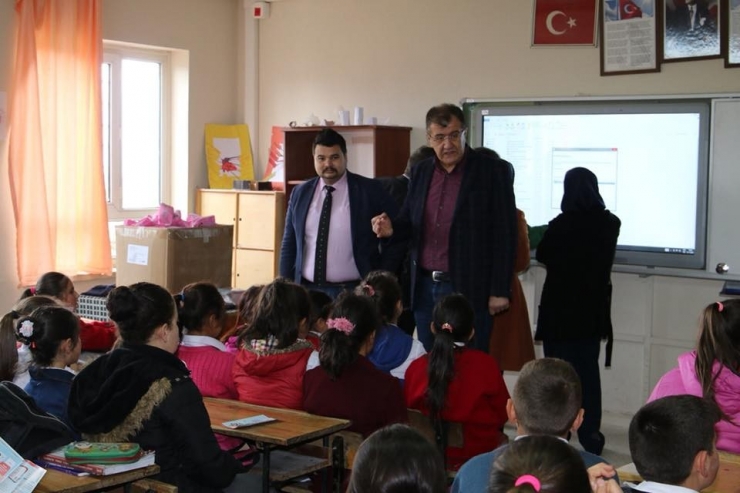 Çivril Belediyesinden Öğrencilere Diş Seti