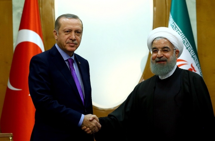 Cumhurbaşkanı Erdoğan, İran Cumhurbaşkanı Ruhani İle Görüştü