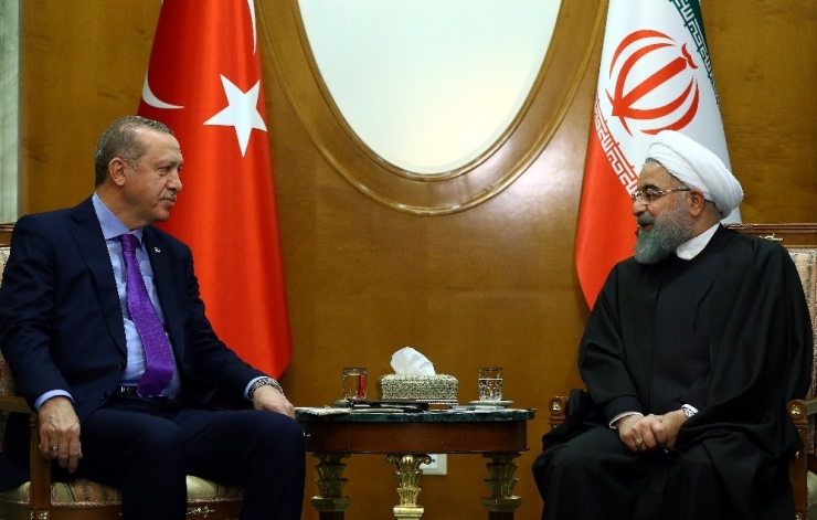 Cumhurbaşkanı Erdoğan, İran Cumhurbaşkanı Ruhani İle Görüştü